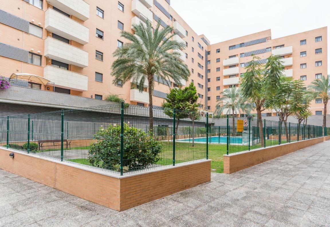 Lägenhet Keywise Perfect Location Next To Maria Zambrano Station, , ,pool And Free Parking *