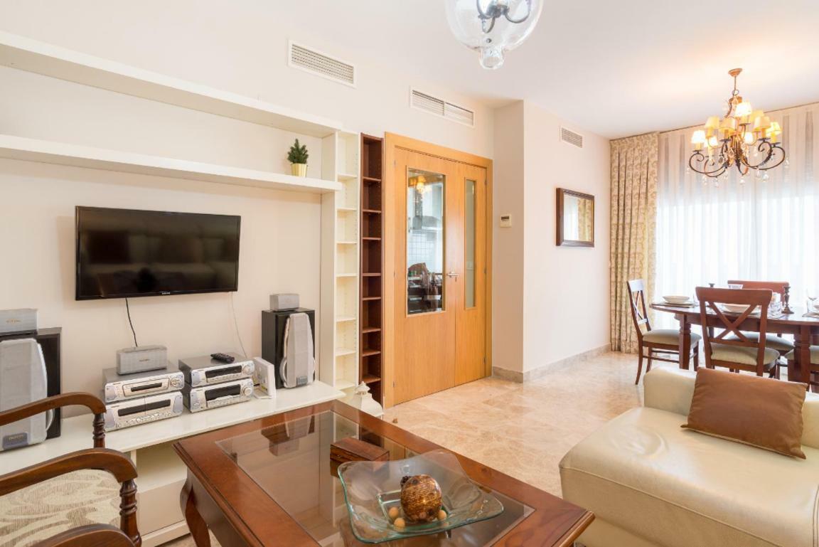 Lägenhet Keywise Perfect Location Next To Maria Zambrano Station, , ,pool And Free Parking